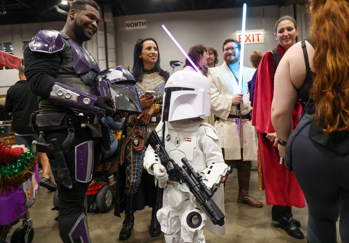MegaCon convention crowd and exhibits